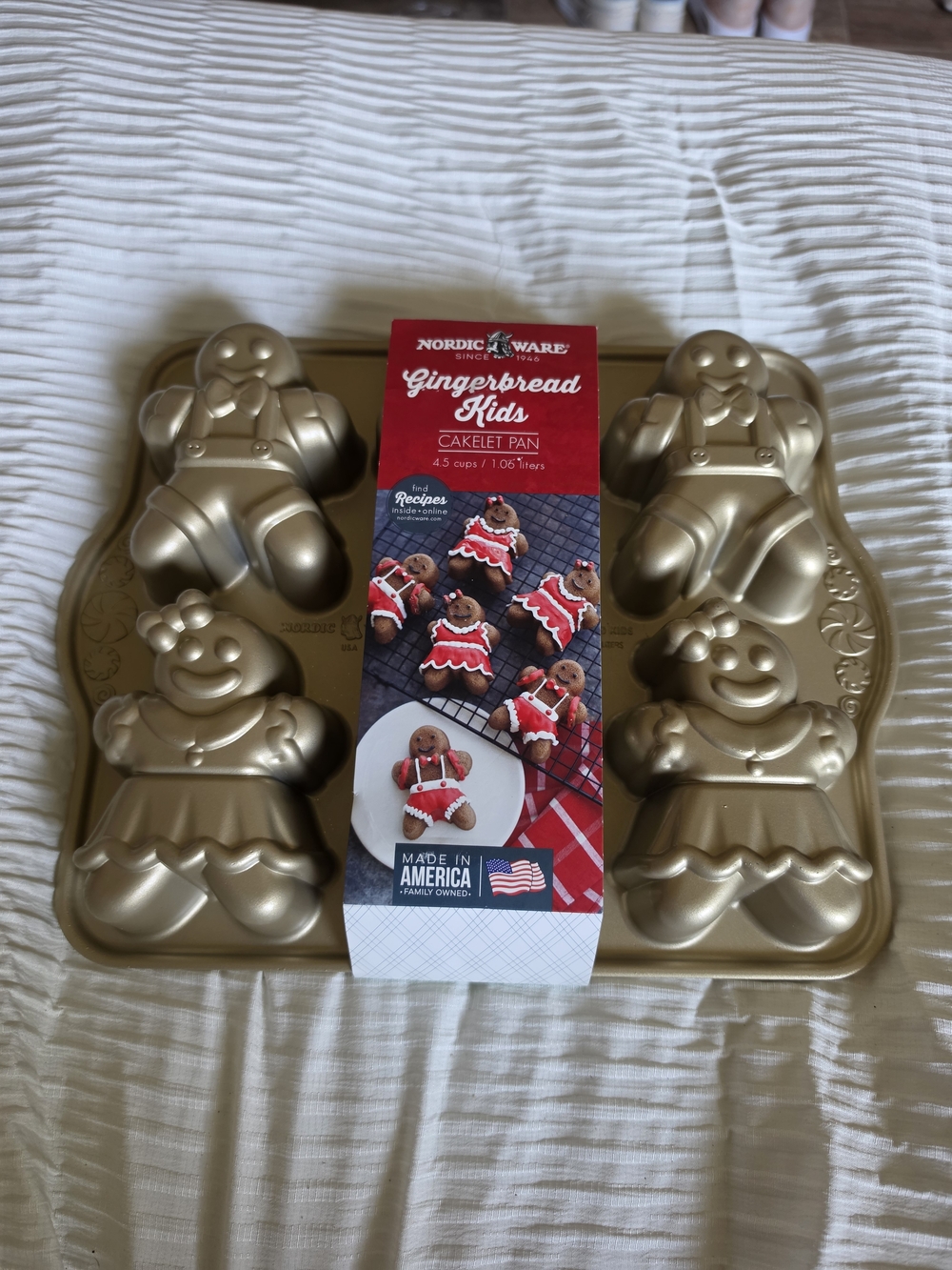 Nordic Ware Gold Gingerbread Kids Cakelet Pan New With Tags